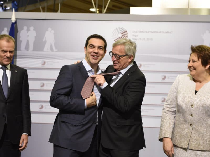 Tsipras Gravata 800x600, Sfirixtra.gr
