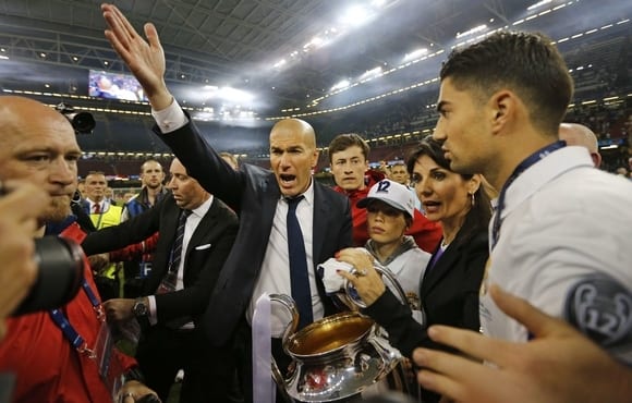 Zizou, Sfirixtra.gr