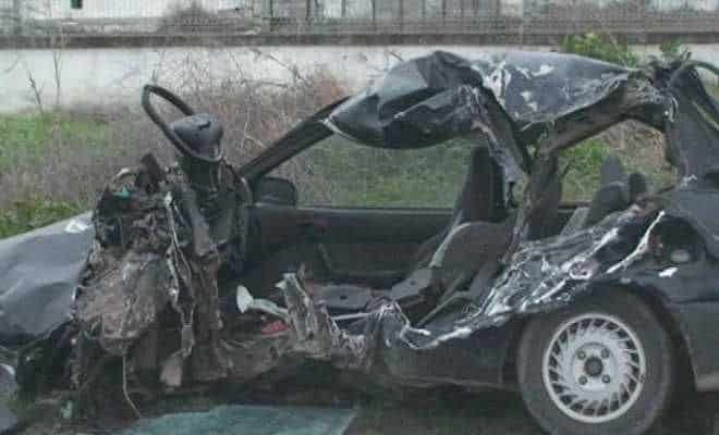 Σφοδρή μετωπική σύγκρουση ΙΧ με φορτηγό στη Λάρισα - sfirixtra.gr