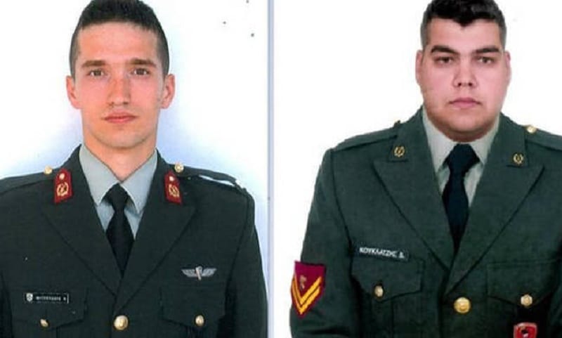 ellhneσ-stratiwtikoi-sfirixtra