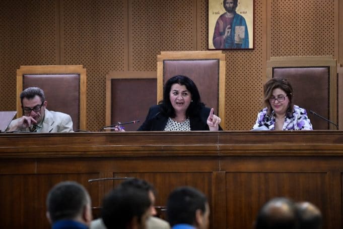 Áðïëïãßåò ôùí êáôçãïñïõìÝíùí óôçí äßêç ôçò ×ñõóÞò ÁõãÞò ìå ðñþôç õðüèåóç áõôÞí ôçò äïëïöïíßáò ôïõ Ðáýëïõ Öýóóá, 34 åôþí, ìïõóéêïý, åñãÜôç óôç Æþíç ÐåñÜìáôïò, ôç íý÷ôá ôçò 17çò Óåðôåìâñßïõ 2013, óôçí äéêáóôéêÞ áßèïõóá ôùí öõëáêþí Êïñõäáëëïý ôçí ÐáñáóêåõÞ 21 Éïõíßïõ 2019. 
(EUROKINISSI/ÔÁÔÉÁÍÁ ÌÐÏËÁÑÇ)