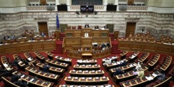 ÓõæÞôçóç êáé øÞöéóç óôçí ÏëïìÝëåéá ôçò ÂïõëÞò, ôùí Üñèñùí êáé ôïõ óõíüëïõ ôïõ ó÷åäßïõ íüìïõ: "Åêóõã÷ñïíéóìüò ôçò éäéùôéêÞò åêðáßäåõóçò êáé Üëëåò åðåßãïõóåò äéáôÜîåéò áñìïäéüôçôáò Õðïõñãåßïõ Ðáéäåßáò êáé ÈñçóêåõìÜôùí" ôçí Ôñßôç 28 Éïõëßïõ 2020.
(EUROKINISSI/ÃÉÁÍÍÇÓ ÐÁÍÁÃÏÐÏÕËÏÓ)