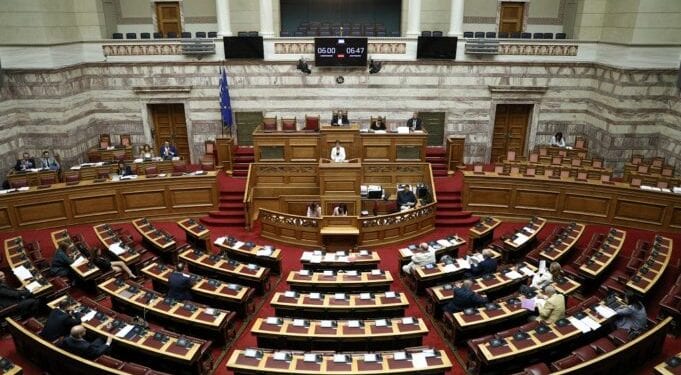 ÓõæÞôçóç êáé øÞöéóç óôçí ÏëïìÝëåéá ôçò ÂïõëÞò, ôùí Üñèñùí êáé ôïõ óõíüëïõ ôïõ ó÷åäßïõ íüìïõ: "Åêóõã÷ñïíéóìüò ôçò éäéùôéêÞò åêðáßäåõóçò êáé Üëëåò åðåßãïõóåò äéáôÜîåéò áñìïäéüôçôáò Õðïõñãåßïõ Ðáéäåßáò êáé ÈñçóêåõìÜôùí" ôçí Ôñßôç 28 Éïõëßïõ 2020.
(EUROKINISSI/ÃÉÁÍÍÇÓ ÐÁÍÁÃÏÐÏÕËÏÓ)