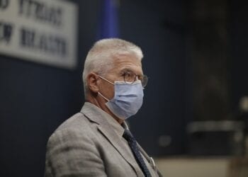 Ο καθηγητής της Ιατρικής Σχολής του Πανεπιστημίου Πατρών και μέλος της Επιτροπής Εμπειρογνωμόνων του Υπουργείου Υγείας, Χαράλαμπος Γώγος μιλά κατά τη διάρκεια της ενημέρωσης για την εξέλιξη της πορείας του Κορονιού, στο υπουργείο Υγείας, Αθήνα, Παρασκευή 4 Σεπτεμβρίου 2020. 
 ΑΠΕ-ΜΠΕ/ΑΠΕ-ΜΠΕ/ΚΩΣΤΑΣ ΤΣΙΡΩΝΗΣ