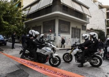 Ç áíôéôñïìïêñáôéêÞ Õðçñåóßá  ðñáãìáôïðïßçóå óÞìåñá, Ôñßôç 28 Íïåìâñßïõ 2017, ôï ðñùß, åðé÷åßñçóç óå äéáìÝñéóìá óôçí ïäü ÄåéíïêñÜôïõò óôï ÍÝï Êüóìï. (EUROKINISSI / ÔáôéÜíá Ìðüëáñç)