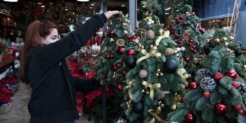 ÁÈÇÍÁ- ÁÃÏÑÁ ×ÑÉÓÔÏÕÃÉÅÍÍÉÁÔÉÊÙÍ ÅÉÄÙÍ (EUROKINISSI/ÊÁÑÁÃÉÁÍÍÇÓ ÌÉ×ÁËÇÓ)