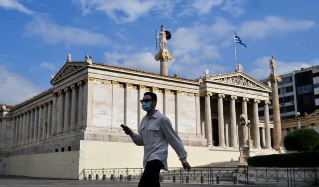 ×ñÞóç ìáóêþí óôï êÝíôñï ôçò ÁèÞíáò , ÄåõôÝñá 4 Íïåìâñßïõ 2020 . (EUROKINISSI /ÊÁÑËÇ ÉÓÌÇÍÇ)