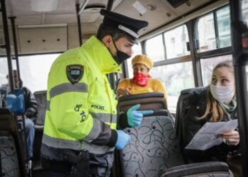 Óõíå÷ßæïíôáé ïé Ýëåã÷ïé ôçò áóôõíïìßáò ãéá ôéò Üóêïðåò ìåôáêéíÞóåéò êáé óôá ÌÌÌ,ìåôÜ ôá ìÝôñá ðïõ Ý÷ïõí åðéâëçèåß ãéá ôçí åìðüäéóç äéáóðïñÜò ôïõ êïñùíïúïý,ÐáñáóêåõÞ 3 Áðñéëßïõ 2020  (EUROKINISSI)