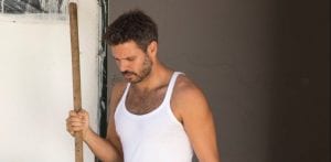 Ο Λεβεντογιάννης με άσπρο φανελάκι σε σειρά του ALPHA