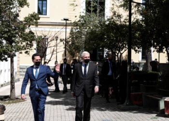 Ο πρώην υπουργός Εθνικής Άμυνας, Γιάννος Παπαντωνίου στα δικαστήρια της οδού Ευελπίδων όπου κλήθηκε να καταθέσει συμπληρωματικά για την υπόθεση των φρεγατών, την Δευτέρα 12 Απριλίου 2021.
(EUROKINISSI/ΒΑΣΙΛΗΣ ΡΕΜΠΑΠΗΣ)