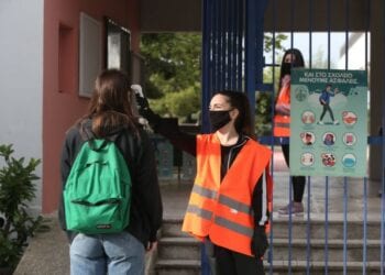 Opening of schools for students of the third class of high school after discontinuation of lessons due to the coronavirus pandemic outbreak in Athens, Greece on May 11, 2020. / Άνοιγμα των σχολείων για τους μαθητές της Γ`Λυκείου έπειτα από την διακοπή των μαθημάτων λόγω της πανδημίας του κορωναϊού, Αθήνα, 11 Μαΐου 2020.