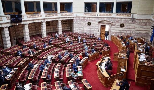 Ç ÄéáñêÞò ÅðéôñïðÞ ÐáñáãùãÞò êáé Åìðïñßïõ, ç ÄéáñêÞò ÅðéôñïðÞ Ïéêïíïìéêþí ÕðïèÝóåùí, ç ÅéäéêÞ Ìüíéìç ÅðéôñïðÞ Ðñïóôáóßáò ÐåñéâÜëëïíôïò êáé ç ÅéäéêÞ ÄéáñêÞò ÅðéôñïðÞ Åõñùðáúêþí ÕðïèÝóåùí  óõíåäñßáóå ìå èÝìá çìåñÞóéáò äéÜôáîçò:
ÅíçìÝñùóç áðü ôïí Õðïõñãü ÐåñéâÜëëïíôïò êáé ÅíÝñãåéáò, ê. Êùíóôáíôßíï ÓêñÝêá, ãéá ôç óôñáôçãéêÞ ìåôÜâáóçò óå ìéá êëéìáôéêÜ ïõäÝôåñç ïéêïíïìßá.   (EUROKINISSI/ÃÔÐ/ÄÇÌÇÔÑÇÓ ÐÁÐÁÌÇÔÓÏÓ)