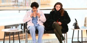 Ο Αλί και η Έζο τρώνε