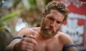 Ο Γιώργος Κόρομι σε πλάνο από το Survivor