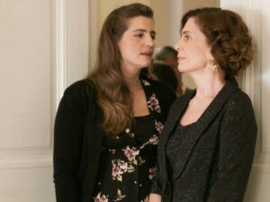 Η Μυρσίνη επιτίθεται στην Ελένη τις Άγριες Μέλισσες