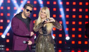 Χάρης Βαρθακούρης και Άννα Μαρία Ψυχαράκη σε πλάνο από το j2us