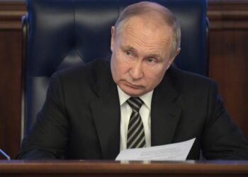 epa09652538 Russian President Vladimir Putin attends an expanded meeting of the Russian Defence Ministry Board in Moscow, Russia, 21 December 2021.  EPA/SERGEY GUNEEV / KREMLIN POOL / SPUTNIK MANDATORY CREDIT