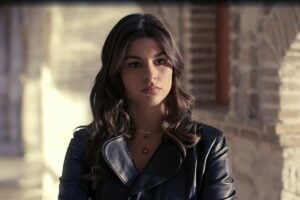 Η Θοδώρα κοιτάει τον Γιωργή στο Σασμό