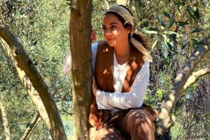 Η Άννα στους ελαιώνες