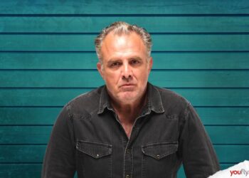 Πασχάλης Τσαρούχας Γη της Ελιάς