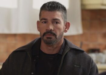 Ο Αποστόλης στην γη της ελιάς φωνάζει στην Άννα