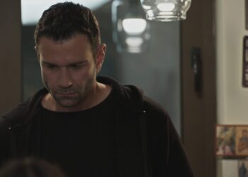 Ο Μάνος στην γη της ελιάς