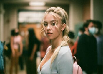 H Sydney Sweeney ως Cassie