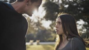 Έξαλλος ο Στέφανος με την Μυρτάλη ξανά στην σειρά Η Γη της Ελιάς