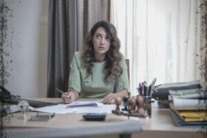 Η Στέλλα σκεπτική στο Σασμό