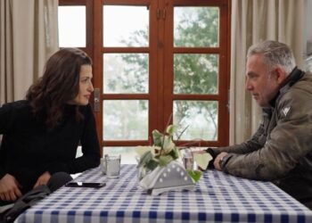 Στάθης Εύα στο σπίτι στην γη της ελιάς