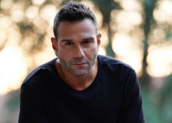 Ο Μάνος στην γη της ελιάς