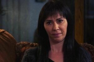 Η Γη της Ελιάς - Έξαλλη η Αρετή με τον Στάθη: «Την κυκλοφορεί στην Μάνη, λες και εγώ δεν υπάρχω»