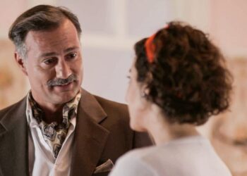 Άλκης και Ουρανία σε σκηνή από τις Άγριες Μέλισσες