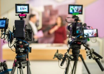 παρουσιαστές σε εκπομπή