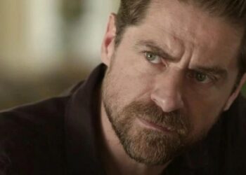 Ο Μαθιός κοιτάει τη Βασιλική στο Σασμό