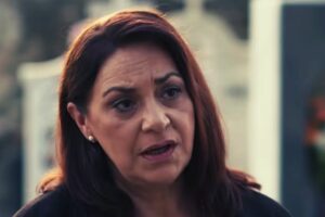 Η μέλπω στην γη της ελιάς