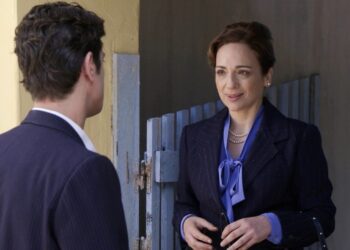 Αιμιλία Λάμπρος Άγριες Μέλισσες