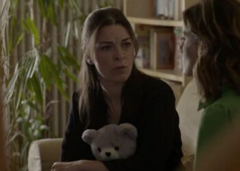 Η Μαρίνα μιλάει με την Αργυρώ στο Σασμό