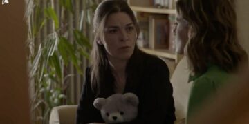 Η Μαρίνα μιλάει με την Αργυρώ στο Σασμό