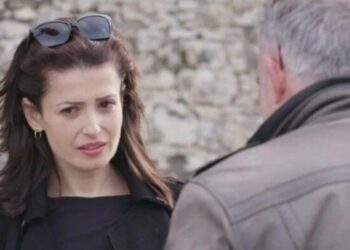 Η Γη της Ελιάς: Ο Στάθης πολιορκεί την Εύα και εκείνη τον φτύνει