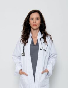 Η ηθοποιός Βασιλική Βλάχου στην σειρά κλινική