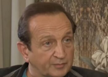 Σπύρος Μπιμπίλας: Με ποιους και γιατί είναι πυρ και μανία