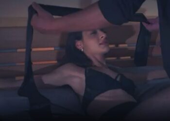 Η κοπέλα με τα δεμένα μάτια στην γη της ελιάς