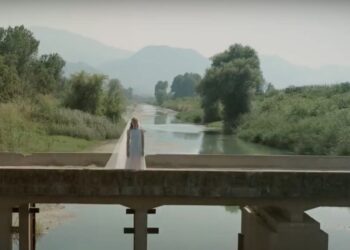 Σκηνή από το νέο τρέιλερ του Έρωτας Φυγάς