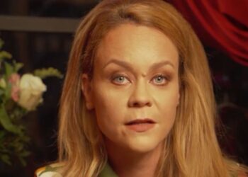 Η Παπαλιγούρα Λένα στο φλόγα και άνεμος