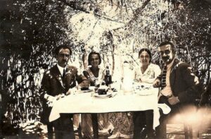 Ο Παπανδρέου, η Κυβέλη κι ο Χορν