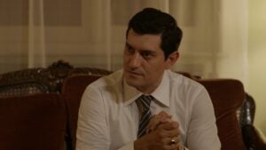 Ο Ντίνος στον Παράδεισο των Κυριών που μιλάει
