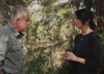 Η Γη της Ελιάς - Ιουλία: «Το μοναδικό παιδί που ήθελα, ήταν το δικό σου»