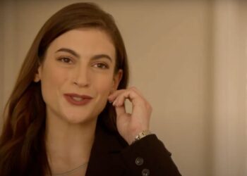 Η Άννα στους Παγιδευμένους με το σκουλαρίκι