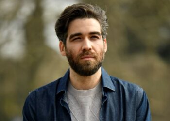 Ο Σταύρος ζητά συγγνώμη από τη Μαρίνα στη σειρά Σασμός